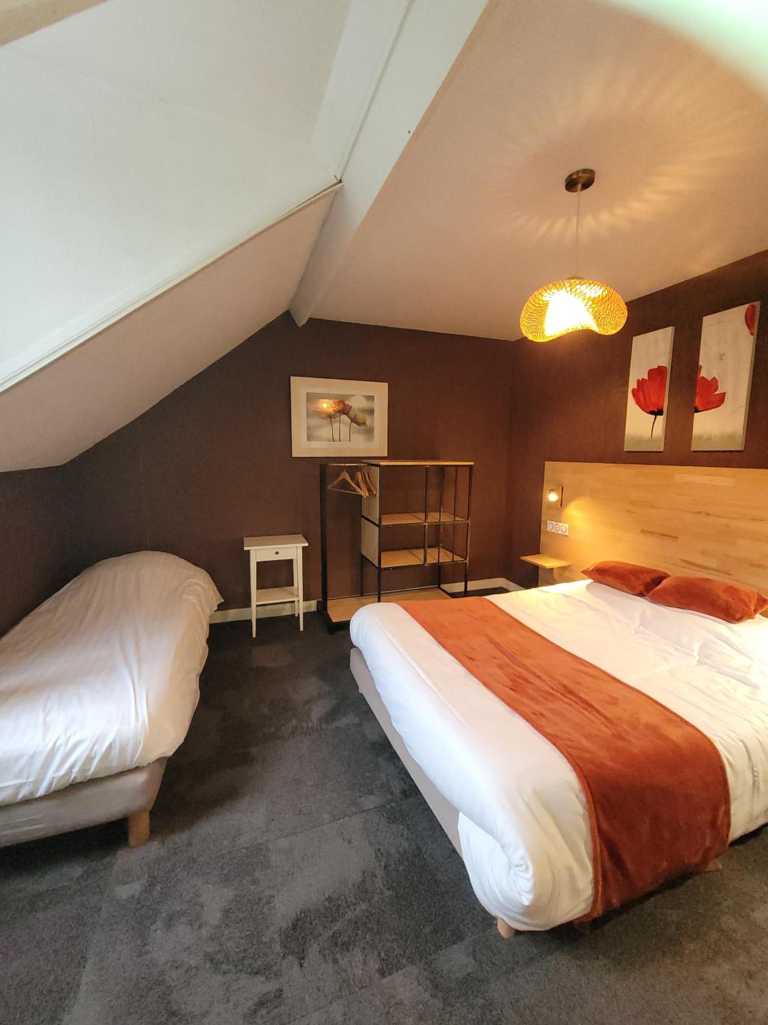 Le Petit Montmartre Hotel Dinard Exterior photo
