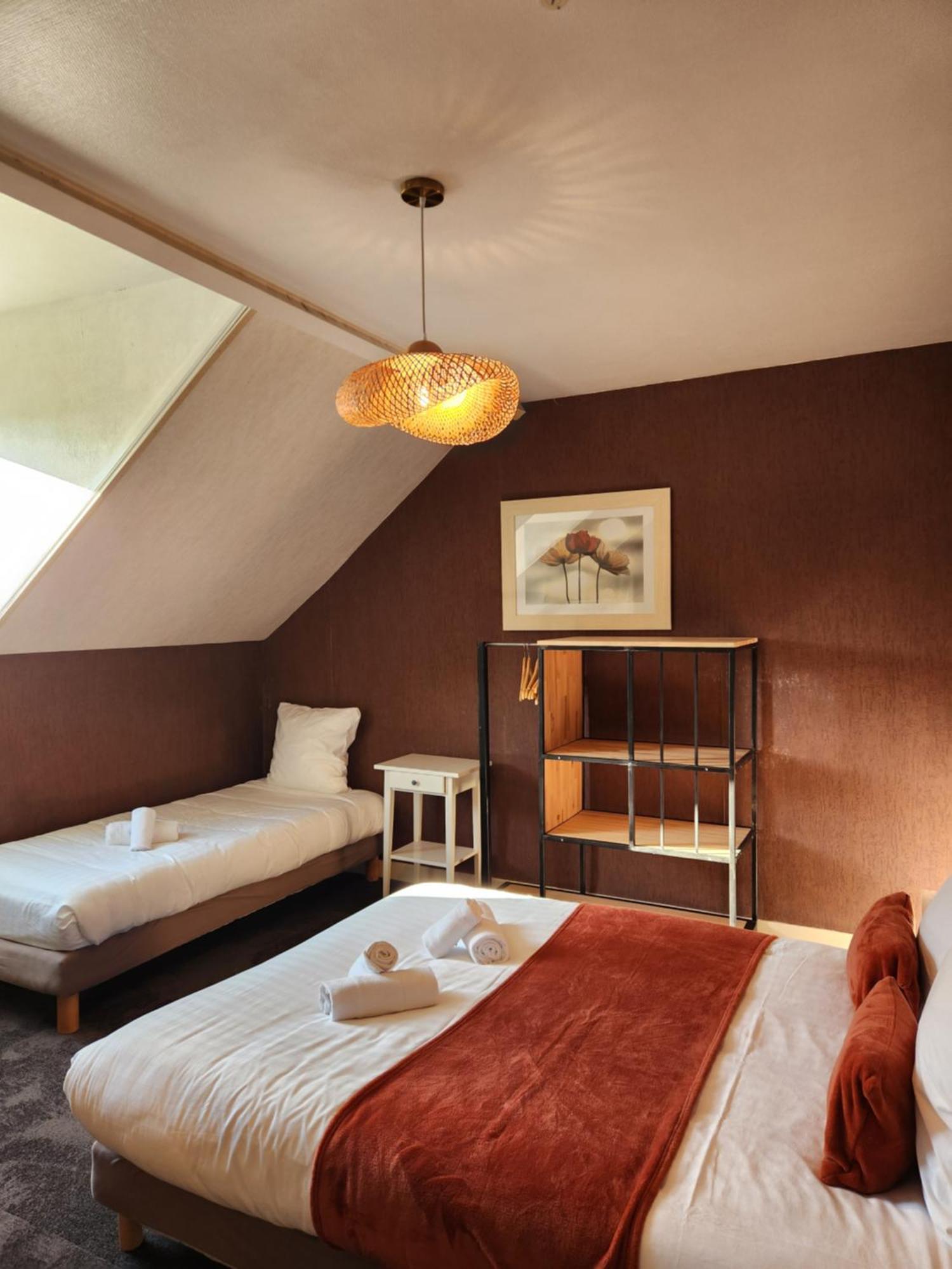 Le Petit Montmartre Hotel Dinard Exterior photo