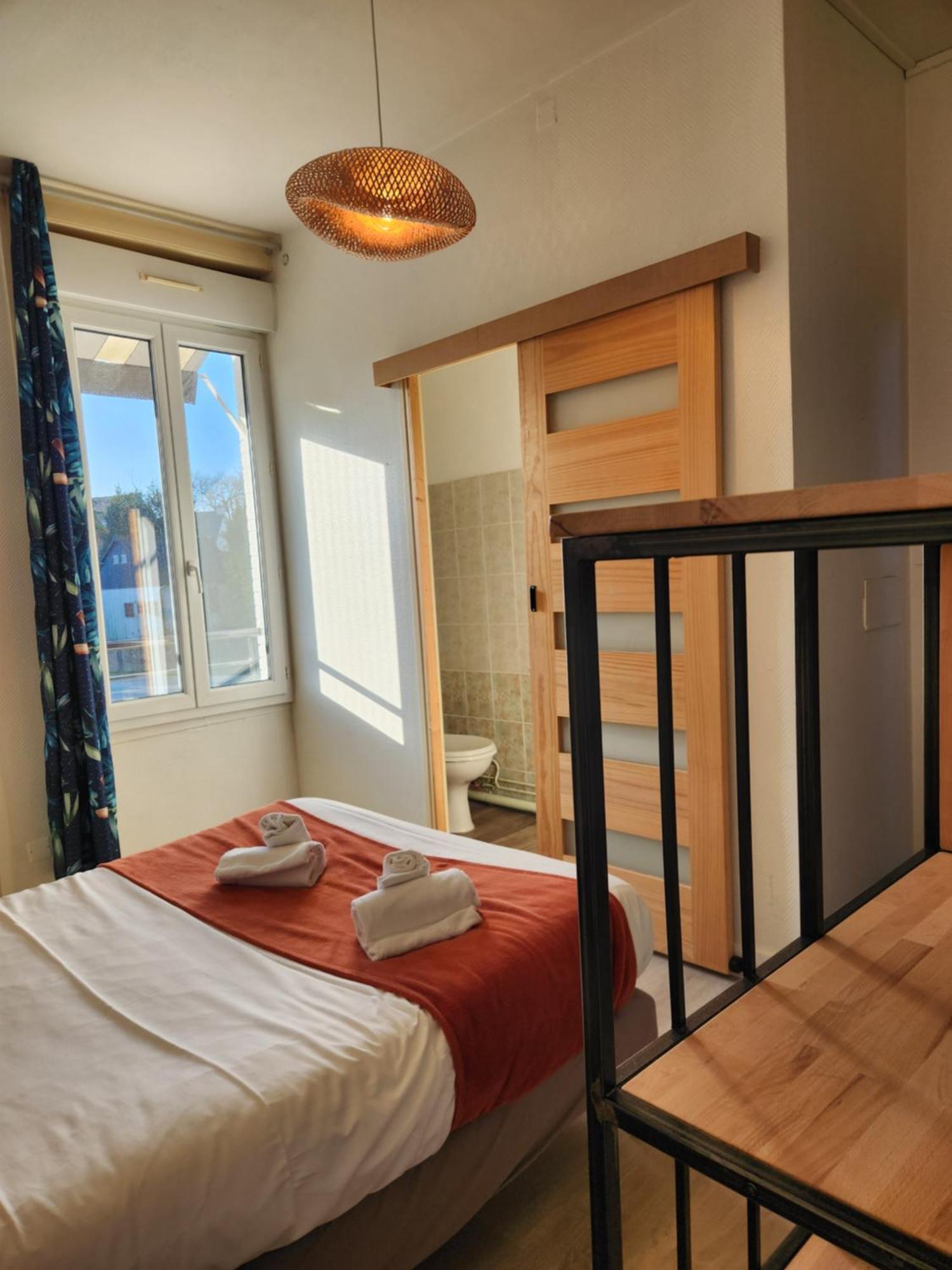 Le Petit Montmartre Hotel Dinard Exterior photo